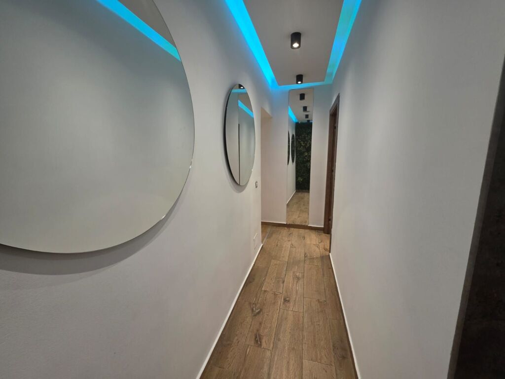 vendesi appartamento 3+1+3 bagni primo piano palazzo esistente 100 m2 indirizzo Petro Nini
