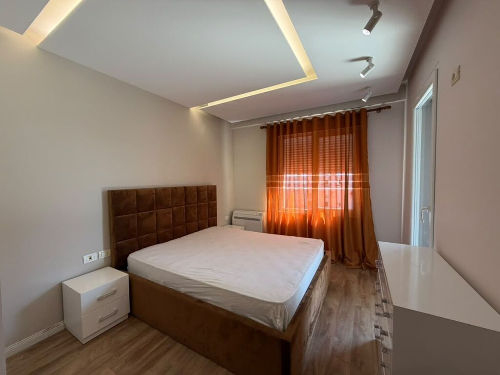 Apartament 2+1 per qira tek Kika 2 tek Komuna e Parisit.