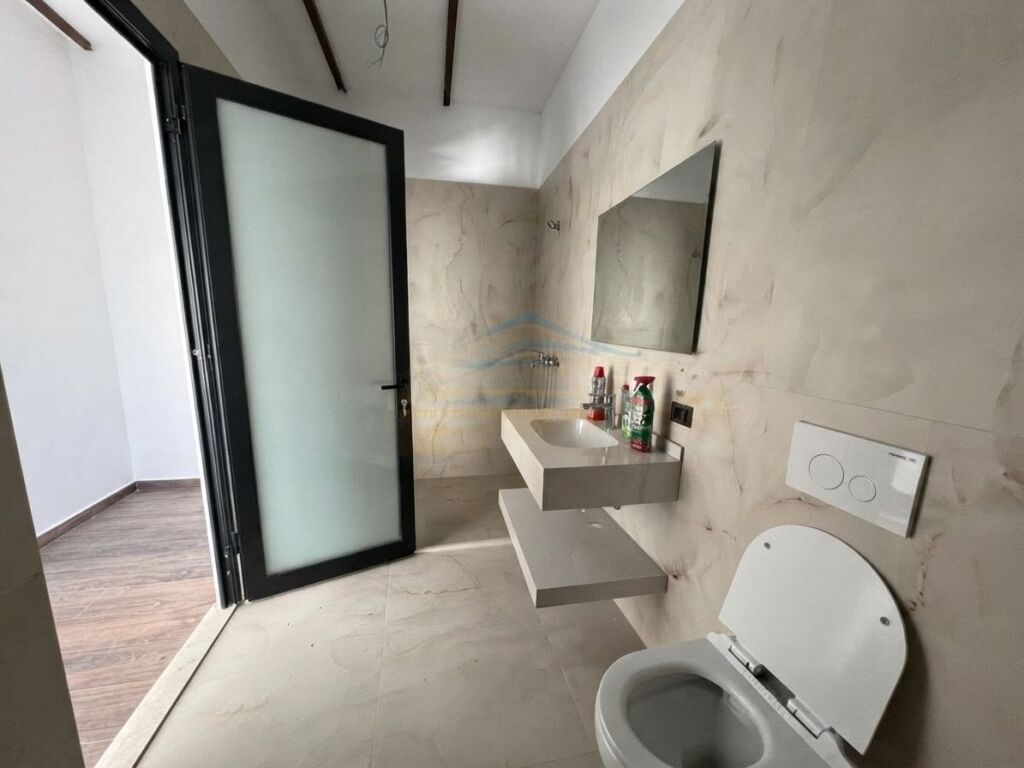 Shitet, Apartament 1+1, Shallvaret, Tiranë.