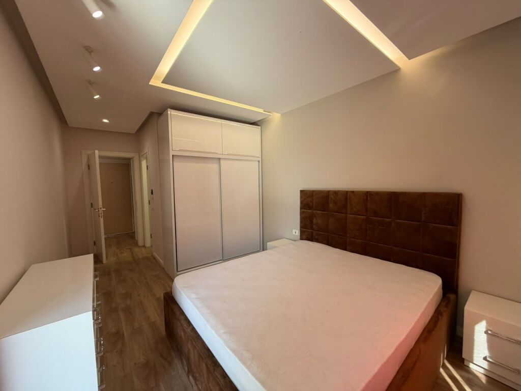 Apartament 2+1 per qira tek Kika 2 tek Komuna e Parisit.
