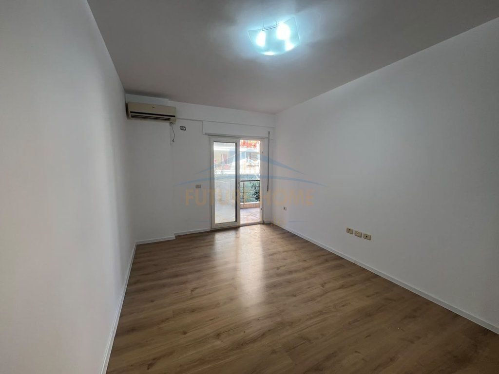 Shitet, Apartament 2+1+2, Nenkalimi i Kodres se Diellit, Tiranë.