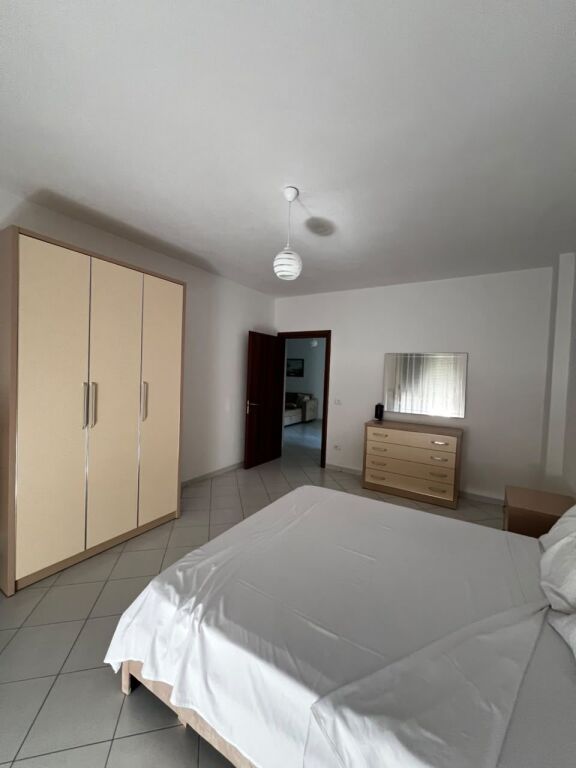 JEPET ME QERA APARTAMENT 2+1 PRANE OLIVIA HILL, GOLEM