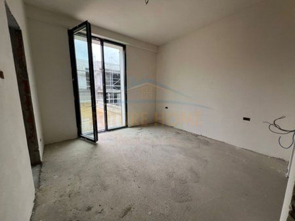 Shitet, Apartament 2+1+2+2 Poste Parkimi, Tulipan Residence, Tiranë PRO60460