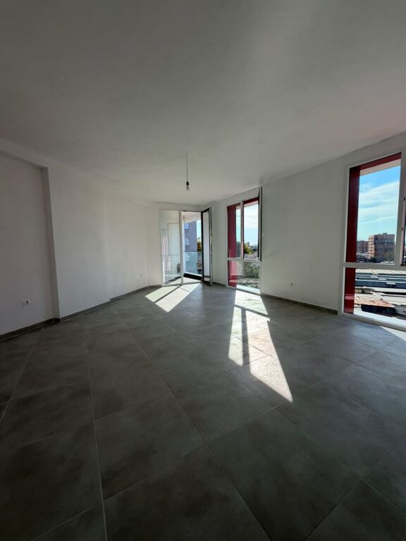 📍 Farmacia 10, Rruga Omer Nishani,Jepet me qira apartament 2+1+2,bosh 70,000 Lekë NETO