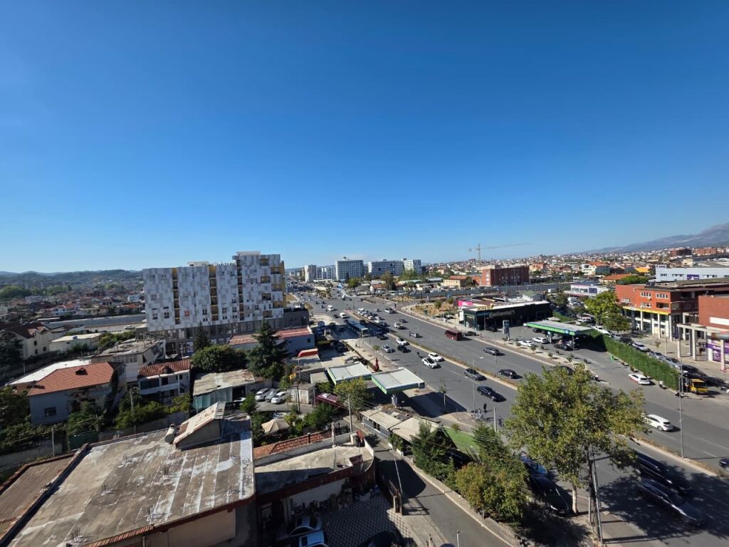 Jepet me Qera Apartament 1+1 + Verandë  📍 Sheshi Shqiponja
