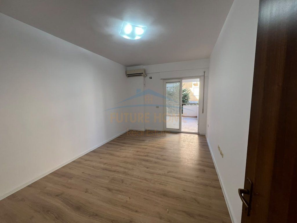 Shitet, Apartament 2+1+2, Nenkalimi i Kodres se Diellit, Tiranë.