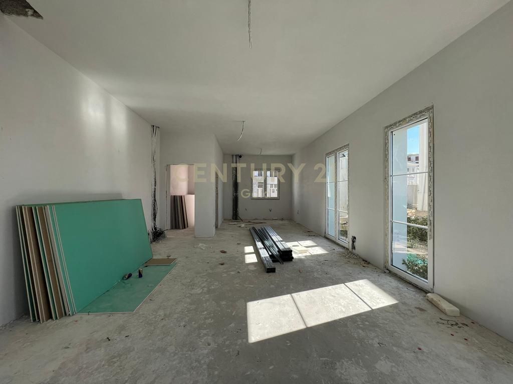 WE SELL INDIVIDUAL VILLA – ROLLING HILLS LAKE !!