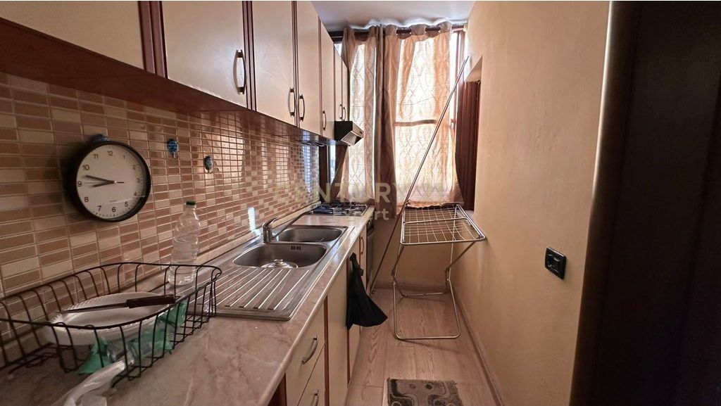 JAPIM ME QIRA APARTAMENT 1+1 TEK RRUGA MINE PEZA
