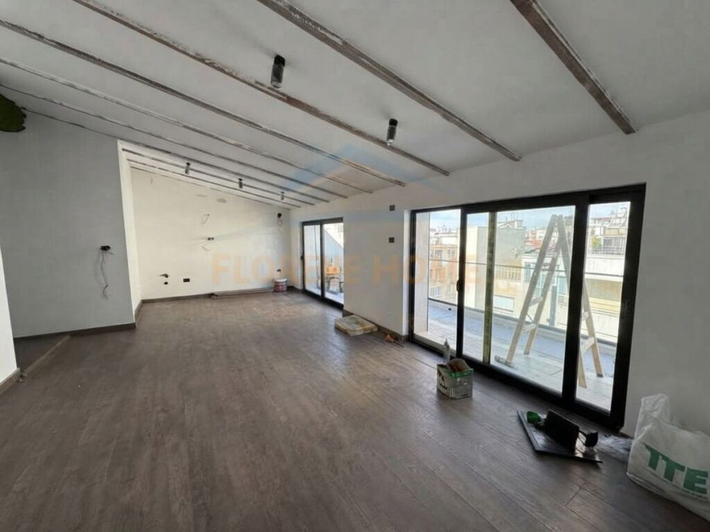 Shitet, Apartament 1+1, Shallvaret, Tiranë.