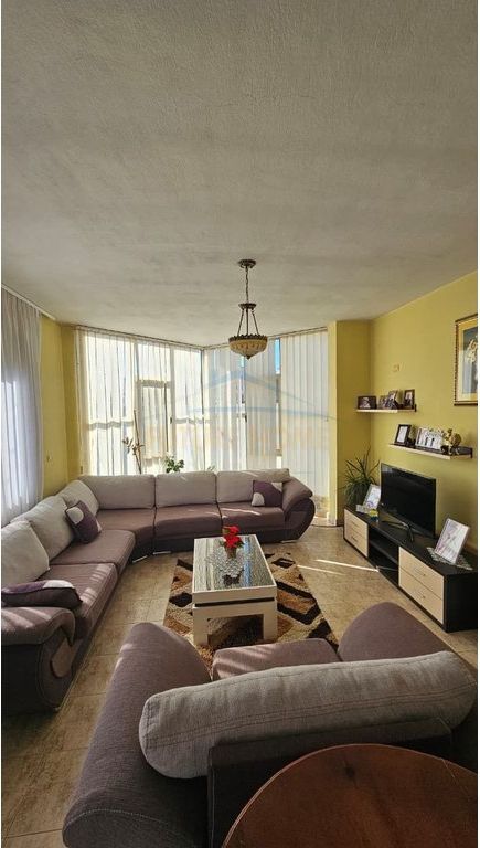Shitet, Apartament 3+1+2, Stacioni Trenit, Durrës