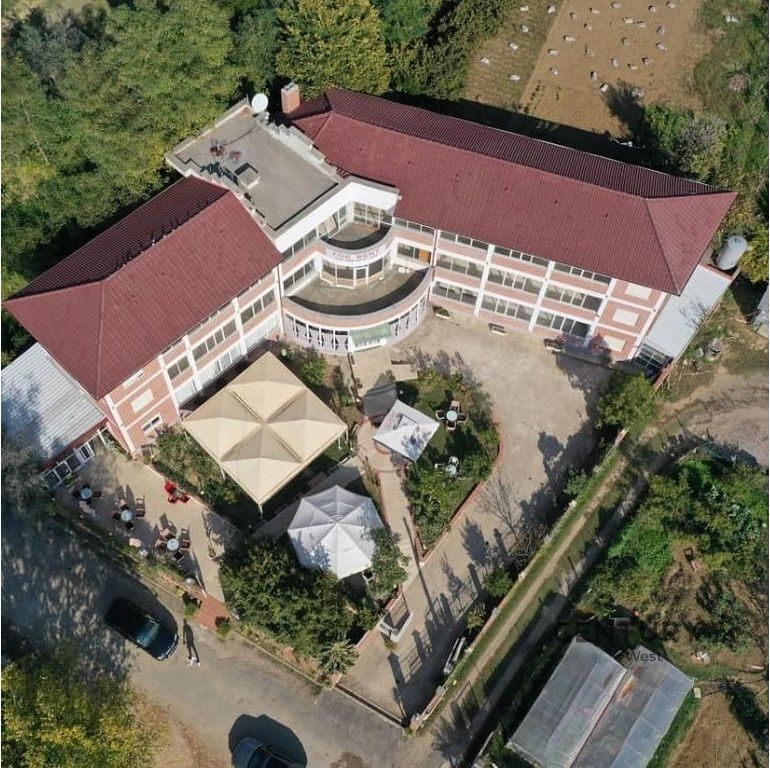 Multifunctional Building for Rent Near Linza Lake