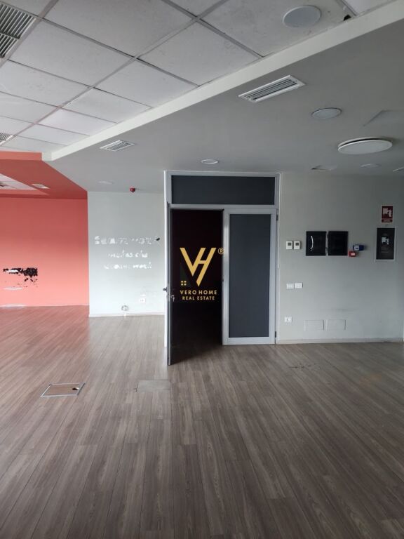 OFFICE 230 M2 FOR RENT ON KAVAJA STREET 260,000 LEKE