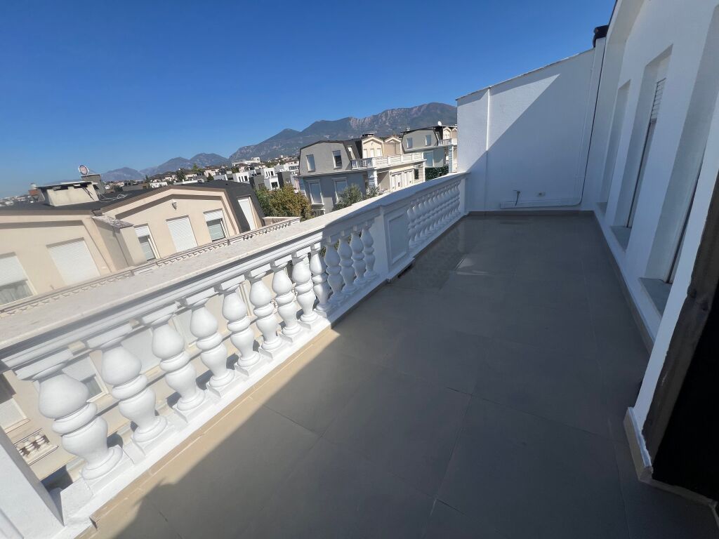 Qera, Vile 3 Kate White Houses , Teg