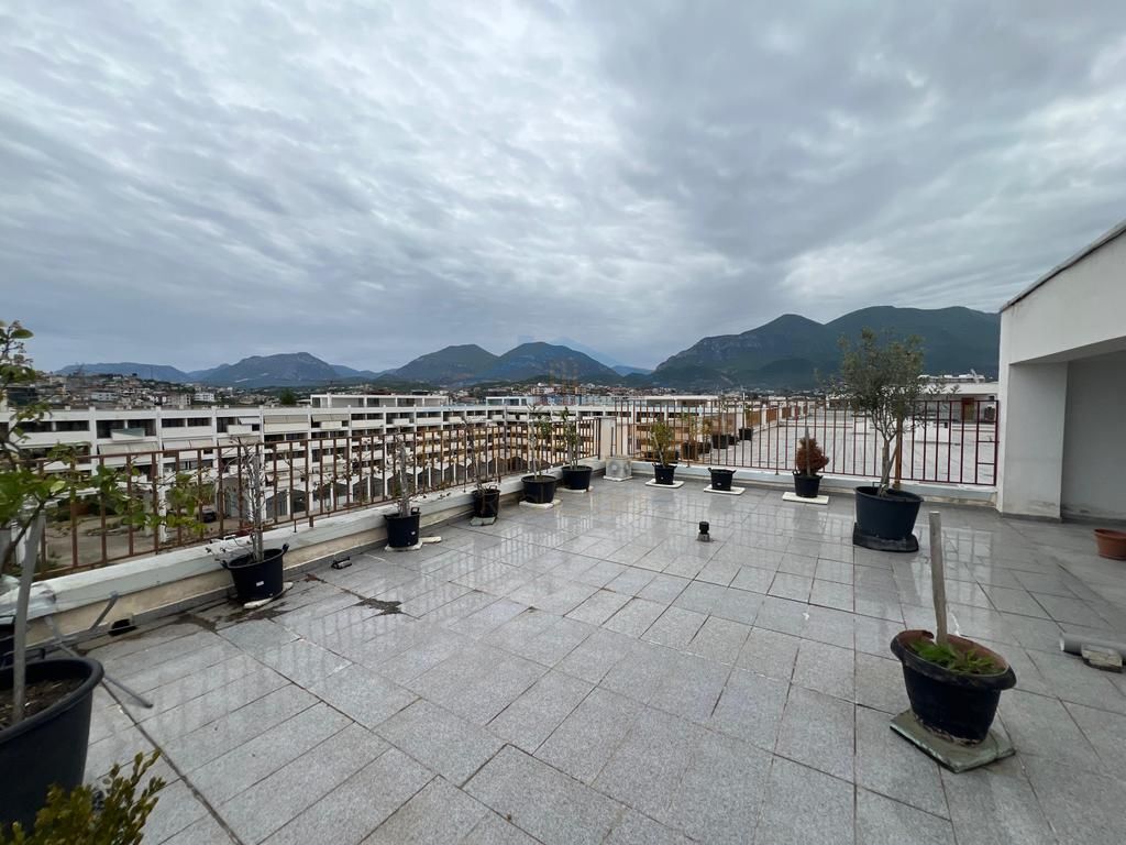Shitet, Apartament 1+1, 5 Maji, Tirane.