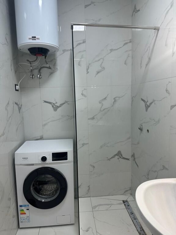 Jepet me qera 1+1 Ndregjoni Bulevardi ri mobiluar 55000 lek