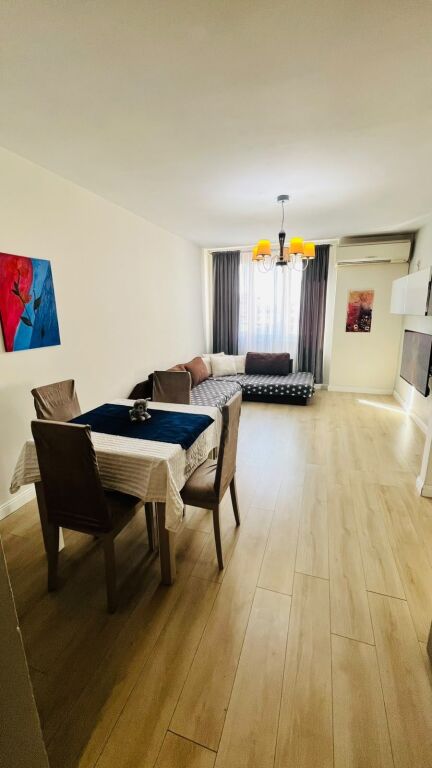 Jepet me qira Apartament 2+1  Kompleksi "KONTAKT" 21 Dhjetori, ish klubi Partizani