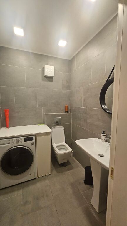 Shitet apartamenti 3+1+3 ne Bllok