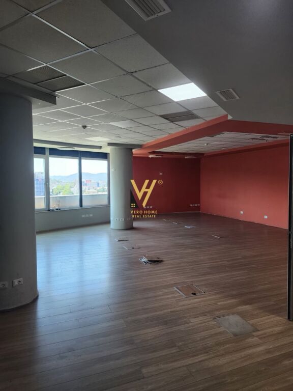 OFFICE 230 M2 FOR RENT ON KAVAJA STREET 260,000 LEKE