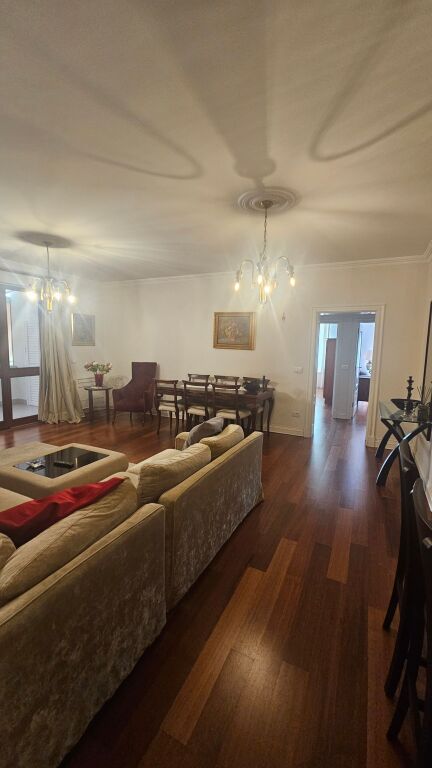 Shitet apartamenti 3+1+3 ne Bllok