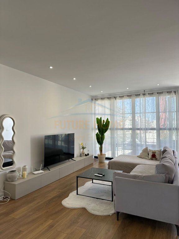 Qera, Penthouse, Durres