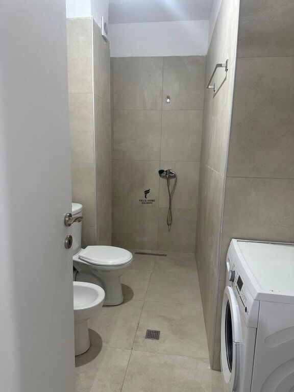 APARTAMENT ME QERA 2+1 CASA ITALIA 60.000LEKE FH-95542
