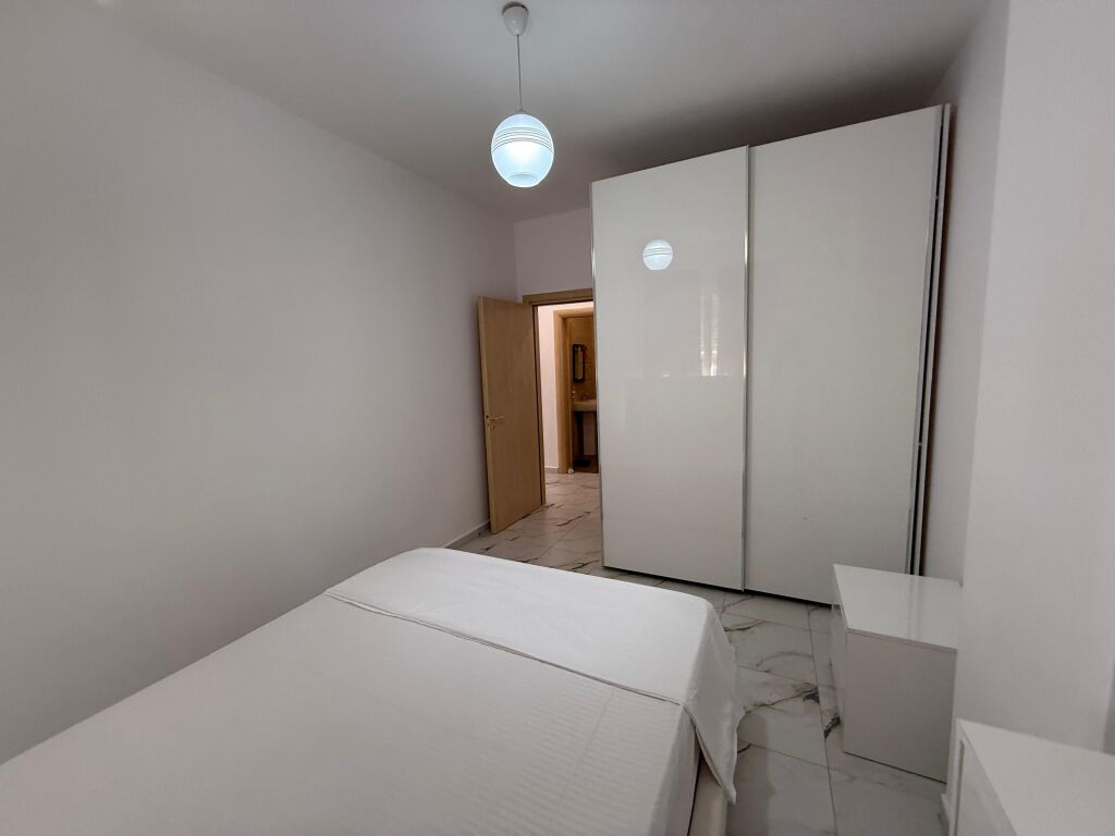 Jepet me qira apartament 2+1 te Liqeni i Thate !
