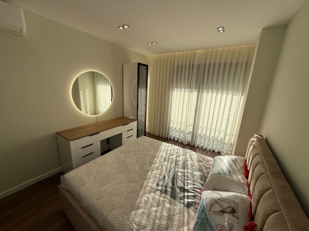 📣 QERA SUPER Apartament 1+1 📍 Don Bosko ✨  🏢 Ndertim i Ri 🪜 Kati 6 (Me Ashensor) 🛋️ Mobiluar Me Kushte Bashkekohore ✅ I Pa Banuar Me Pare 👫 Preferohen Kliente Cift  💶 Cmimi 60.000 Leke (i Pa Diskutueshem)
