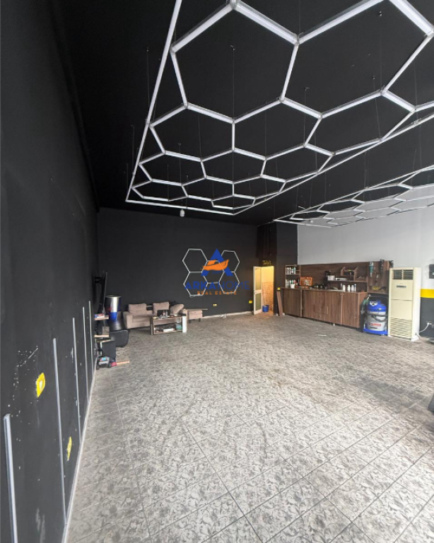 JEPET AMBIENT ME QERA 100 M2 "UNAZA E RE, TEODOR KEKO" 1000 EURO
