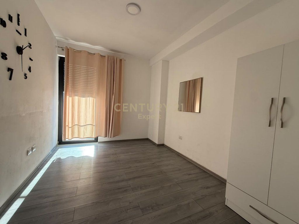 JEPET ME QIRA | 2+1 + POST PARKIMI PER ZYRA | 21 DHJETORI