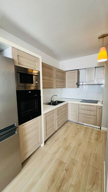 Jepet me qira Apartament 2+1  Kompleksi "KONTAKT" 21 Dhjetori, ish klubi Partizani