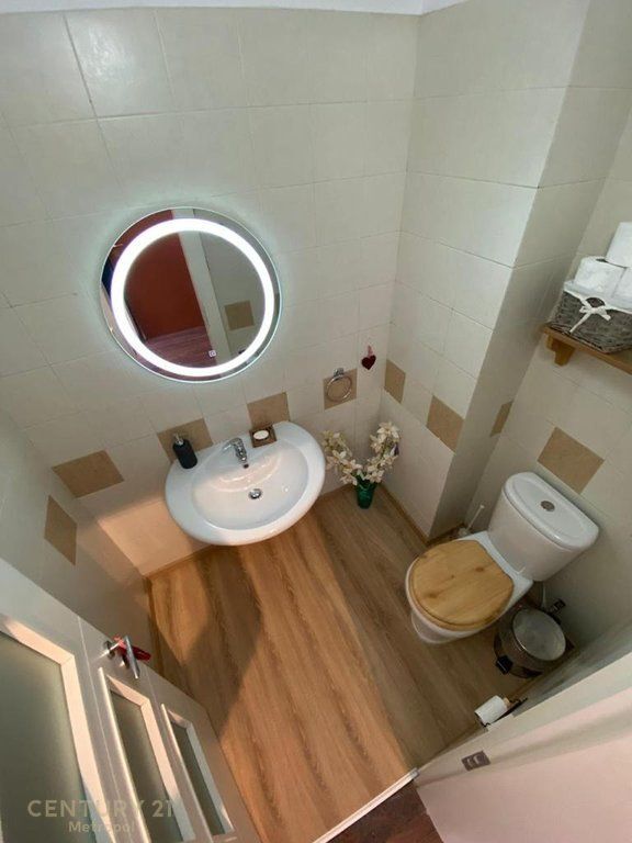 I OFFER A DUPLEX FOR RENT IN THE FORMER BLOCK!
