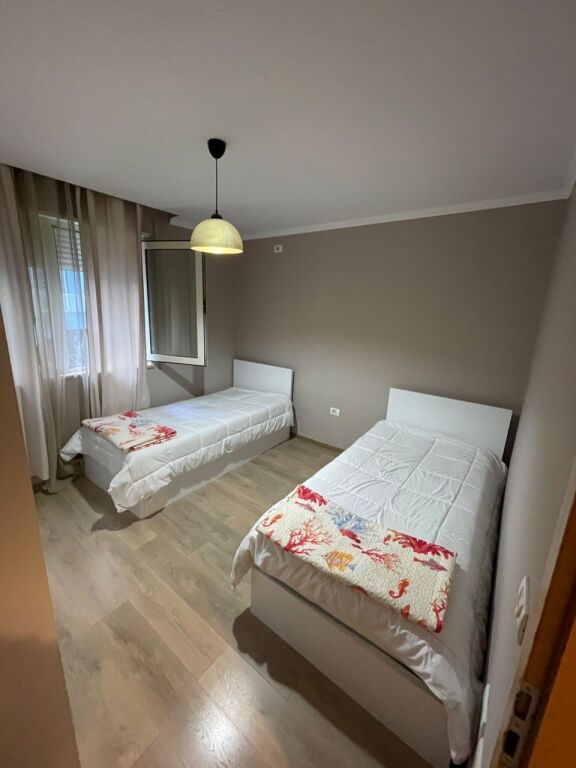 Apartament - Për Qira - Liqeni I Thatë, Tiranë