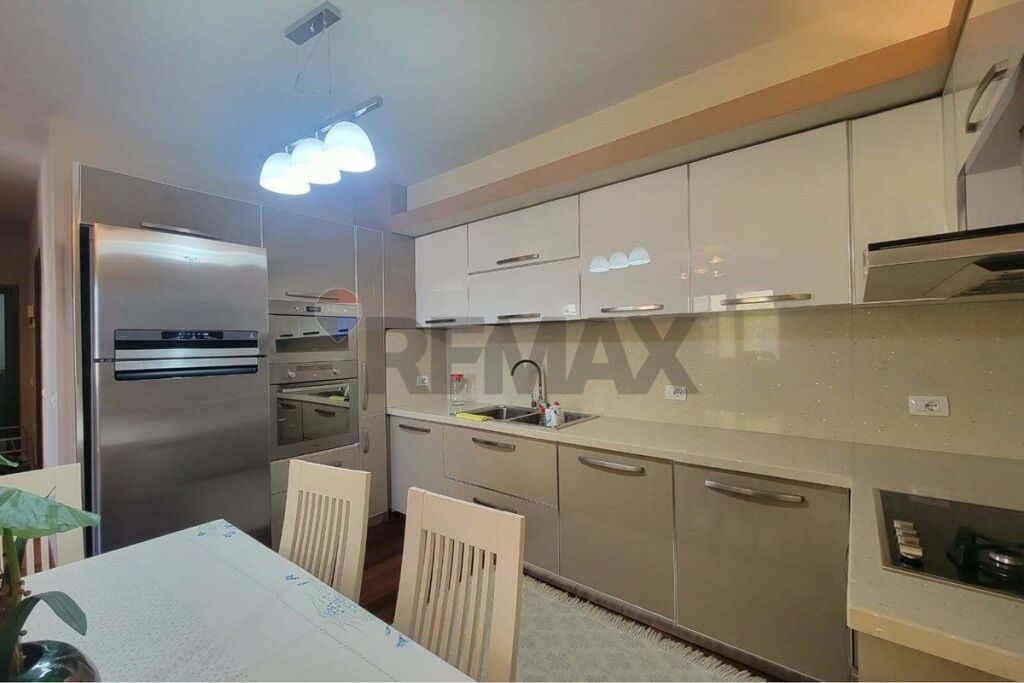 2+1 apartment for rent at Kamza Roundabout!