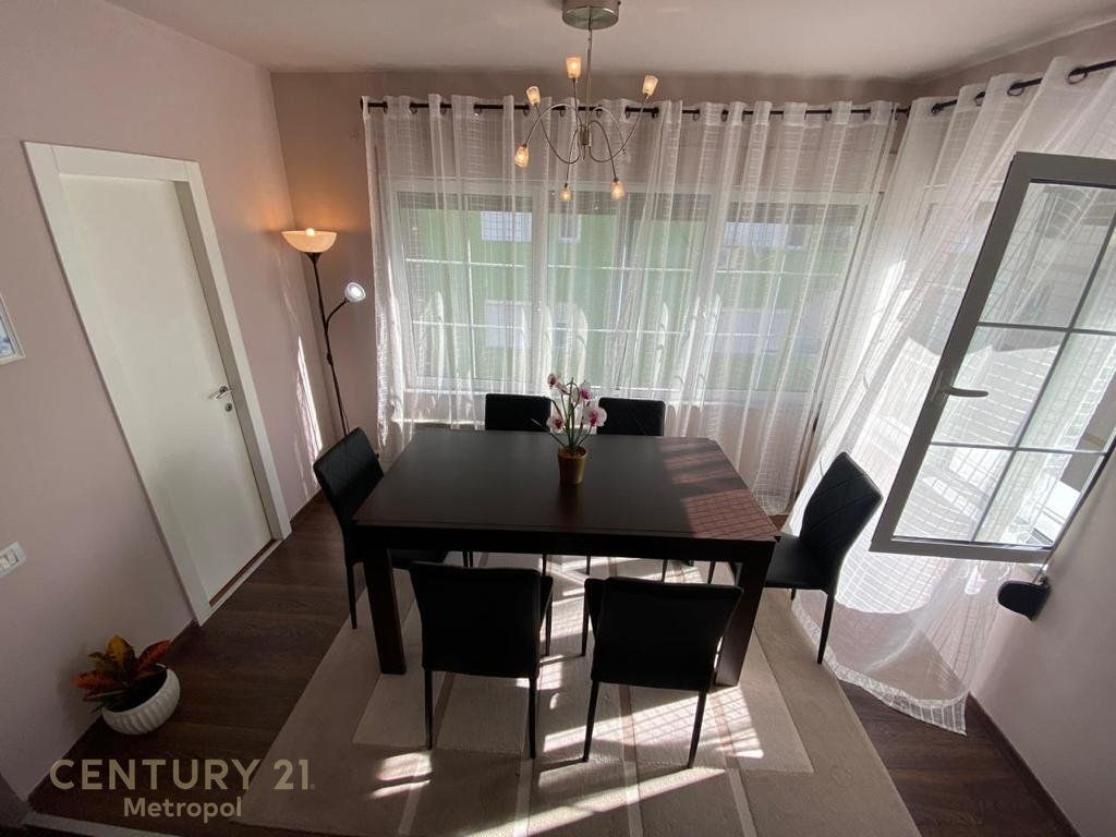 I OFFER A DUPLEX FOR RENT IN THE FORMER BLOCK!
