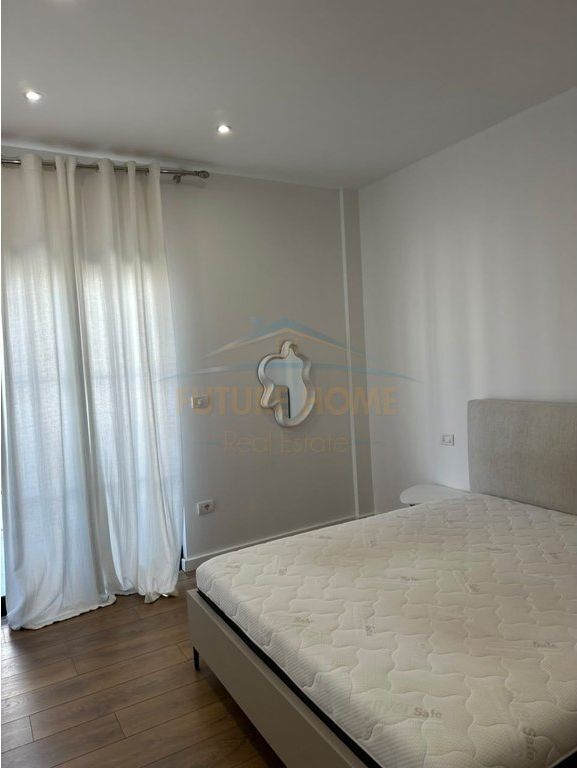 Qera, Penthouse, Durres