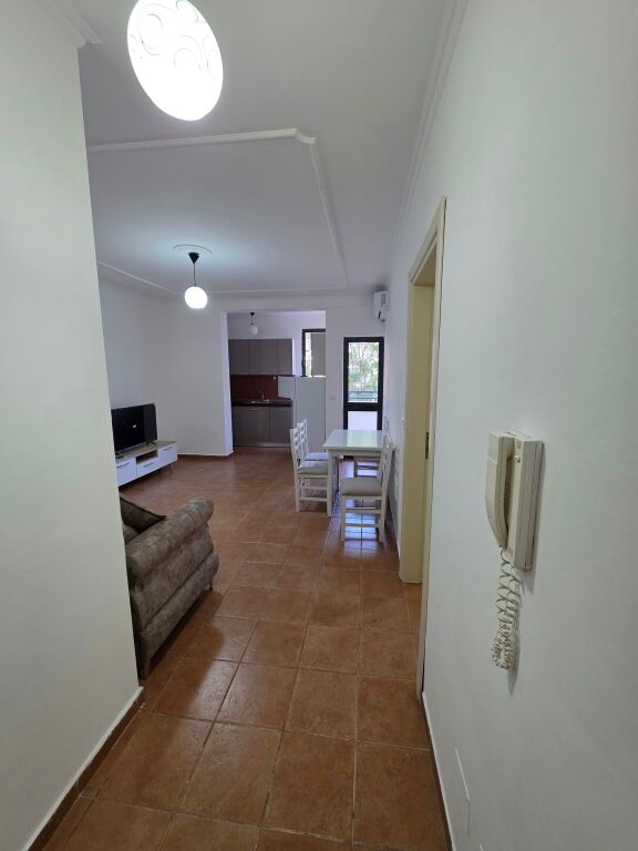 Jepet apartament 1+1 me qera stadiumi dinamo