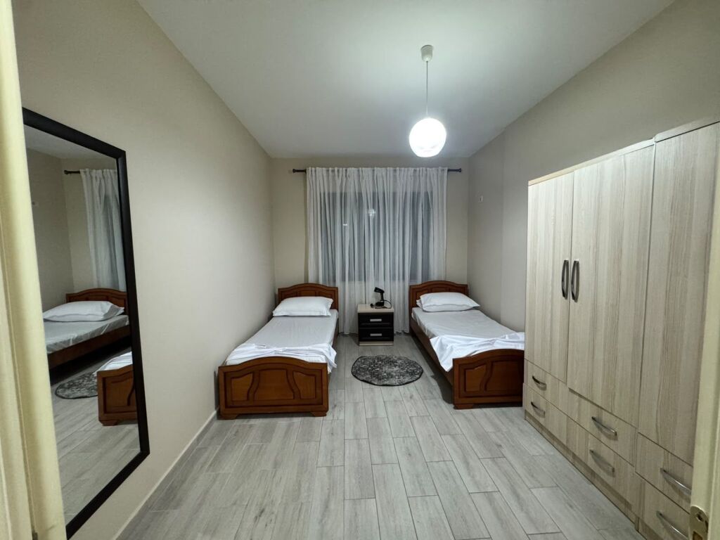 Apartment 2+1, Astir!