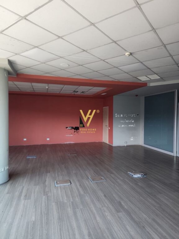 OFFICE 230 M2 FOR RENT ON KAVAJA STREET 260,000 LEKE