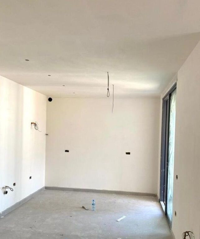 Apartament /Zyre 3+1+2+ Verande per qira Bulevardi i Ri , Kompleksi Ndregjoni