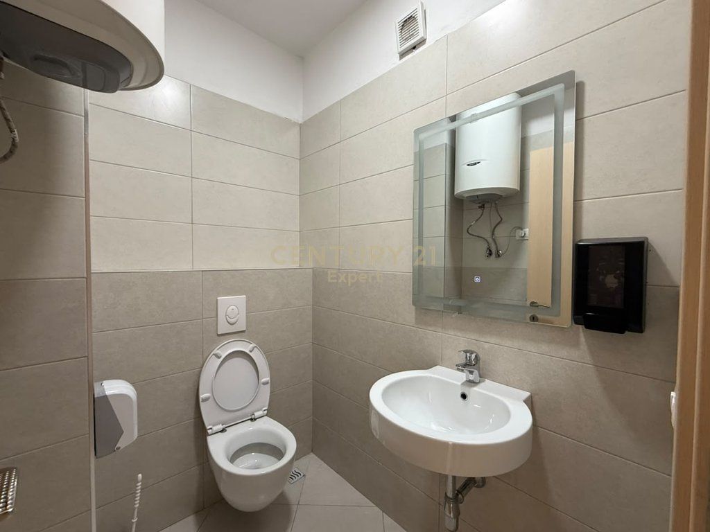 JEPET ME QIRA | 2+1 + POST PARKIMI PER ZYRA | 21 DHJETORI