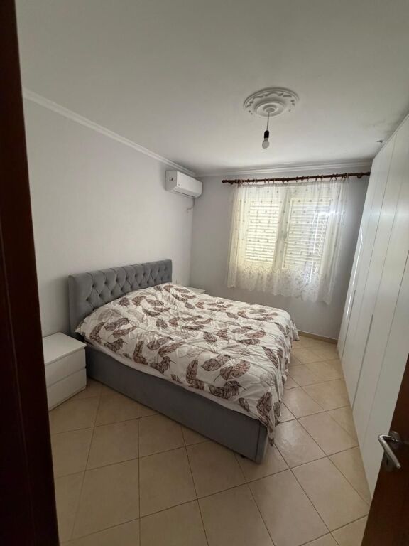 Rent 1+1 near Bjram Curri School. 2nd floor