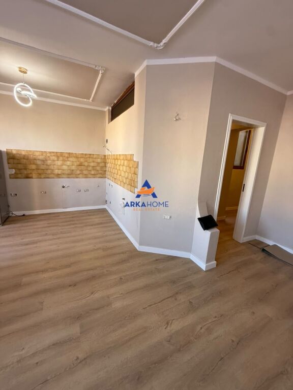 SHITET APARTAMENT 2+1+BALLKON VASIL SHANTO" 17.200.000 LEKE