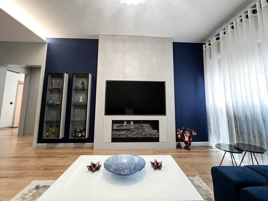 Shitet apartament 2+1+2 me verande te Liqeni i Thate.