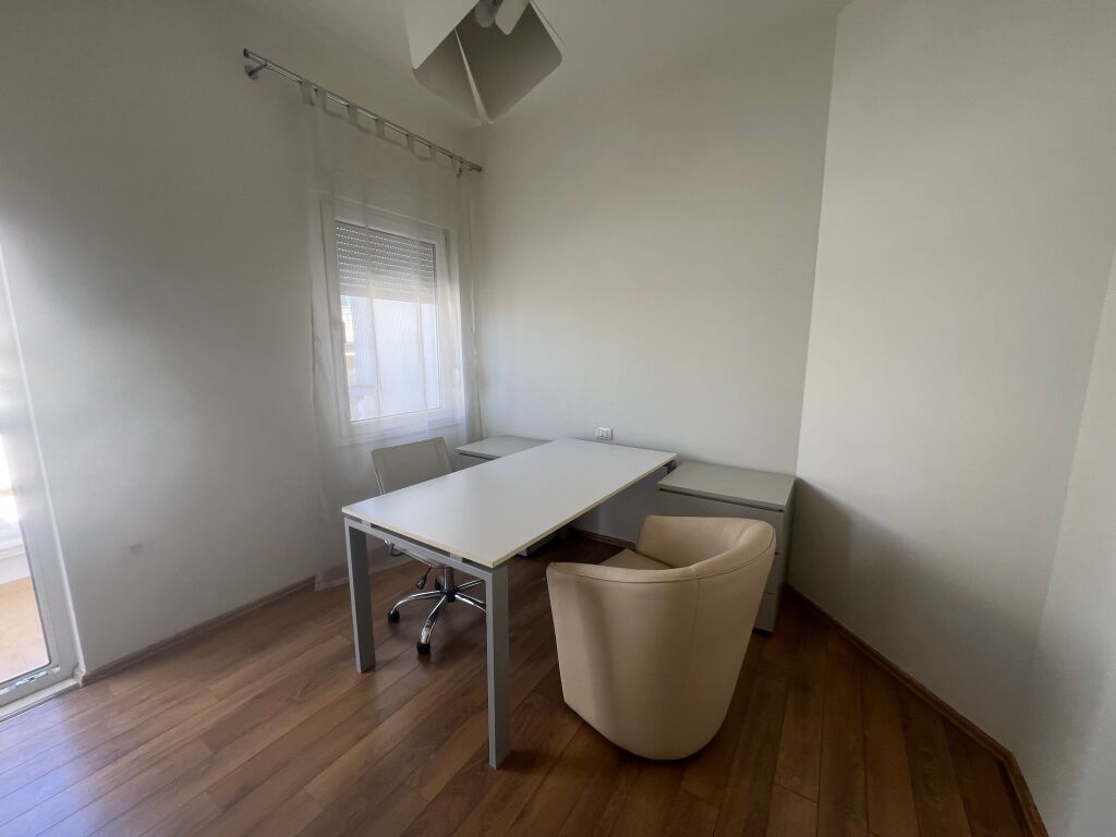 Qera, Vile 3 Kate White Houses , Teg