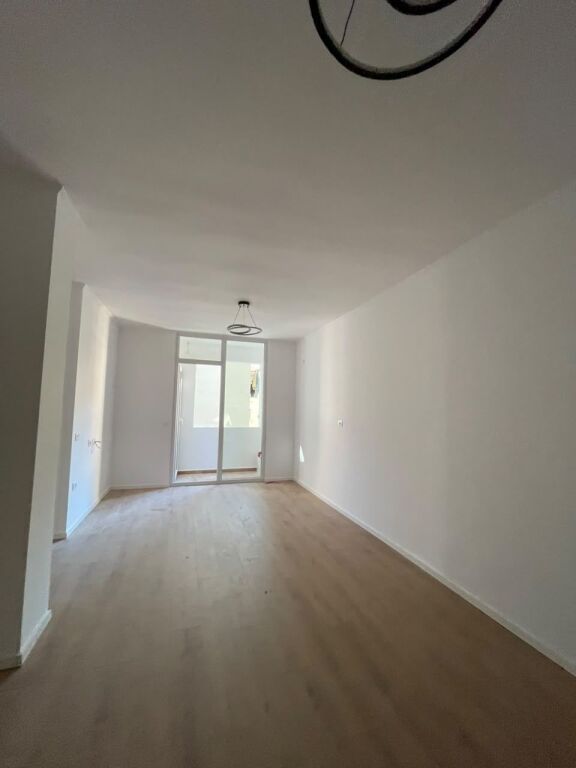 Shitet apartament grasionere
