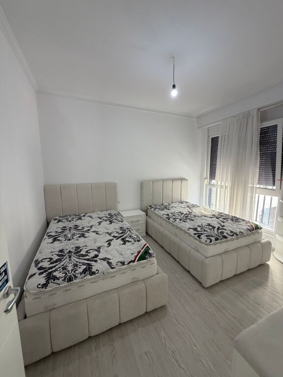 Apartament per qira 2+1+parkim tek ish fusha e aviacionit cmimi 80,000 leke