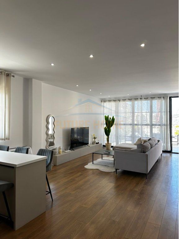 Qera, Penthouse, Durres