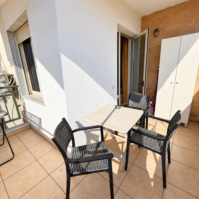 Apartment 2+1 for rent near Pazari i Ri