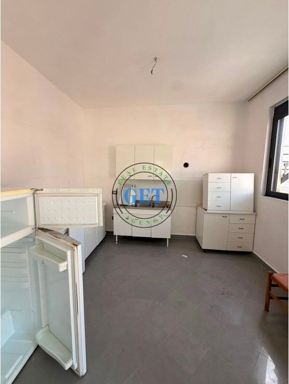 ◆ Jepet me Qira Kati i 2 i nje shtepie private, Qender, Durres
