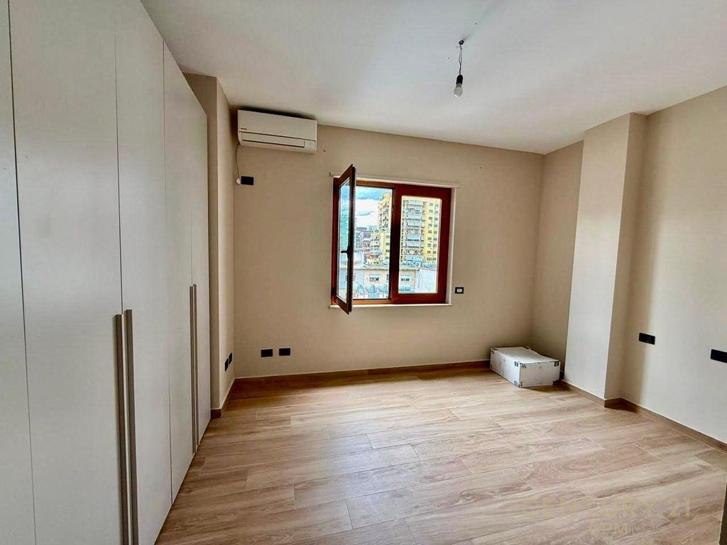 GARDA SUPER AMBIENT PER ZYRE + GARAZH ME QIRA 1,800 € /Muaj